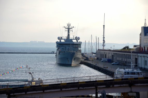 На британском корабле HMS ECHO H87 моряки будут приобретать опыт, принимать участие в тренировках в составе корабельных боевых расчетов, работать на боевых постах, отрабатывать элементы штурманской прокладки курса корабля, выполнять задачи при прохождении узины и навигационному ориетнтированию с помощью современных компьютерных технологий.