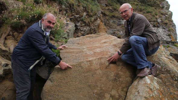 У Франції виявили таємничий напис на камені