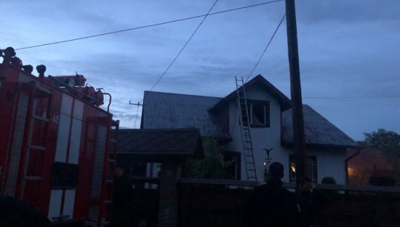 В Коломые в горящем доме нашли тела адвоката Михаила Петрива и его жены. Фото - versii.if.ua