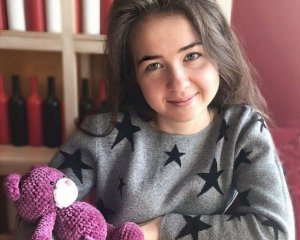 Анастасія в'яже іграшки