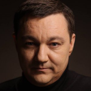 Народний депутат і координатор групи ”Інформаційний спротив” Дмитро Тимчук помер від кульового поранення в голову 19 червня. Слідство розглядає версії вбивства, самогубства й необережного поводження зі зброєю