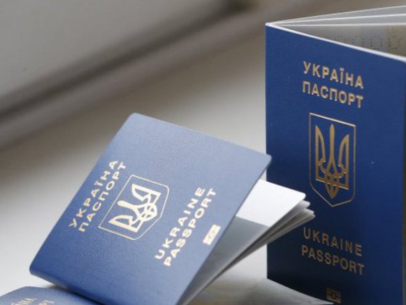 При оформленні закордонного паспорта (до 20 робочих днів) з 1 липня треба віддати 682 грн. Фото: travel.tochka.net