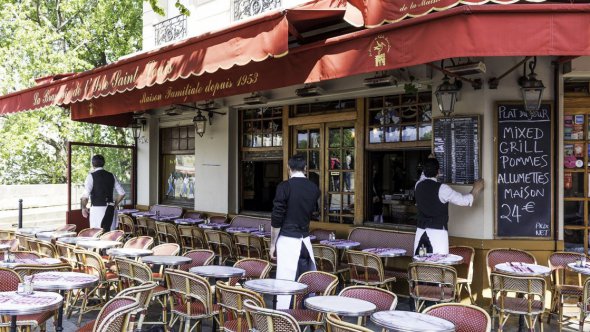 У Парижі кожен сезон відкривається велика кількість нових ресторанів і кафе з різноманітною кухнею.