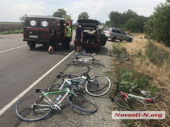 Під Миколаєвом автомобіль врізався в групу дітей-велосипедистів. Шестеро постраждалих