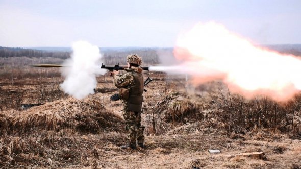 "Коли ми заявили про розведення у Станиці Луганській по українських позиціях збільшилася кількість обстрілів. Було 115, а стало 180", - каже Дмитро Снєгірьов