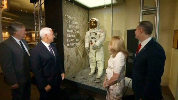 Скафандр Ніла Армстронга виставили у Національному музеї повітроплавання у Вашингтоні
