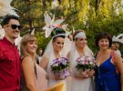 Олена і Ночек підписали документи, які відправлять до Португалії, після чого молодята зможуть отримати свідоцтво про шлюб