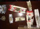 У Києві чоловіки викрали свого товариша і вибивали із нього зізнання у скоєння крадіжки. Їх затримали. Під час обшуку виявили наркотики та боєприпаси
