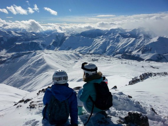 У ÐÑÑзÑÑ Ð¿Ð¾ÑÑд Ð·Ñ ÑÑолиÑÐµÑ Ñ Ð³Ð¾Ñи Ñа моÑе, полÑ, пÑÑÑелÑ, ÑÑÑки, озеÑа