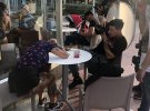 Фотограф Гео Леон показує відретушовані знімки та процес зйомок