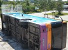 Доступ до незвичайного басейну зробили вільним для населення.
