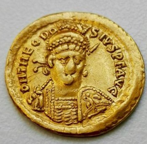 Золотий солід візантійського імператора Феодосія II знайшли неподалік узбережжя Чорного Моря 