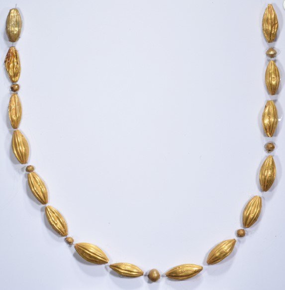 У неушкодженій гробниці мінойської жінки знайшли унікальне золоте намисто, якому більше 4 тис. років