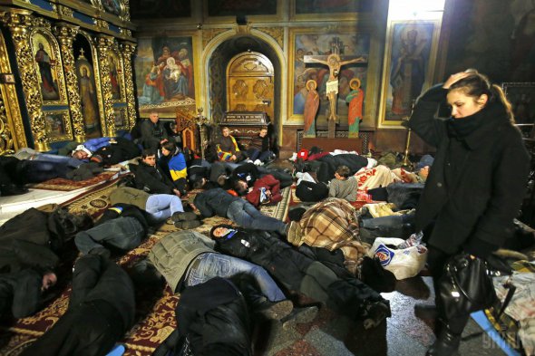 Участники первых дней революции Достоинства ночевали в Михайловском Златоверхом монастыре