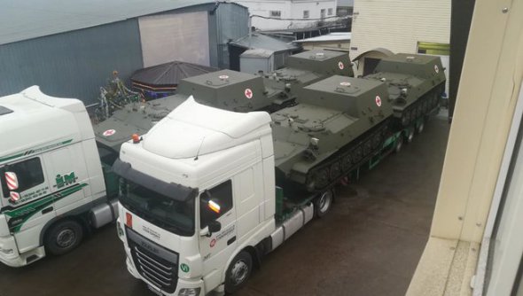 ЗСУ передали нові тягачі