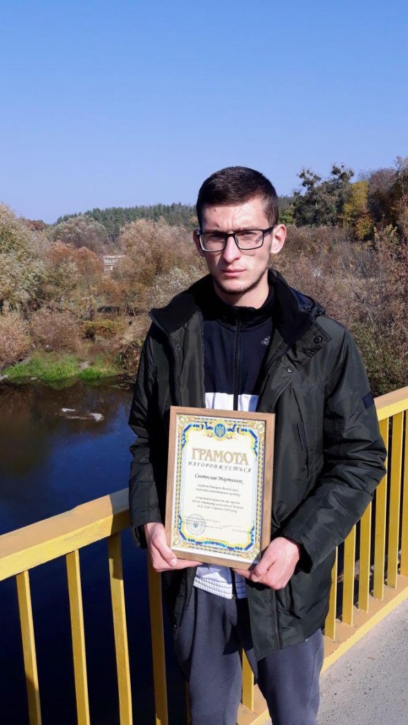 На Житомирщині  18-річний Святослав Мартинюк  врятував 2-річну дівчинку, яка     впала із 7-метрового мосту у річку Случ