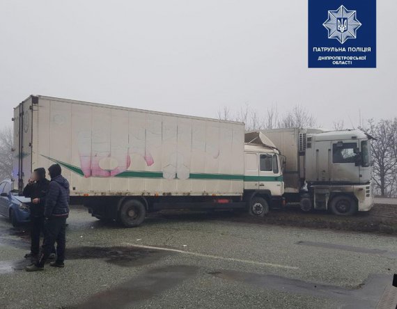 На Криворізькому шосе поблизу Дніпра сталися 3 ДТП, в яких зіткнулися 7 автомобілів