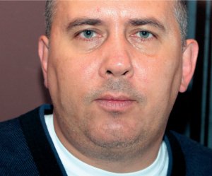 Ігор ПАНАСОВ, 44 роки, музичний критик, директор із розвитку музичної премії YUNA. Народився 10 липня 1975-го в німецькому місті Веймар. Батько грав на трубі у військовому оркестрі. Мати працювала різноробом. Закінчив факультет російської філології Донецького національного університету. Був нічним сторожем на заводі, радіоведучим, тележурналістом відділу новин. Працював шеф-редактором cultprostir.ua, головним редактором інтернет-журналу Kаrabas LIVE. Автор ”Енциклопедії помилок. Шоу-бізнес”, книжки ”БАДОЕВ. Мир, который создал Алан”, а також видань про Леоніда Каденюка, Валерія Лобановського, Андрія Кузьменка із серії ”Видатні українці”. Живе в Києві