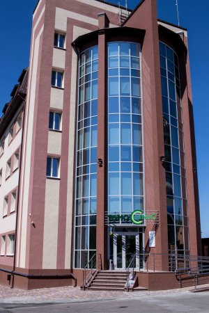 Стаціонар на 60 місць: сучасне хіміотерапевтичне відділення, палата інтенсивної терапії, перев'язочна, реабілітаційне відділення — п'ятиповерховий будинок.