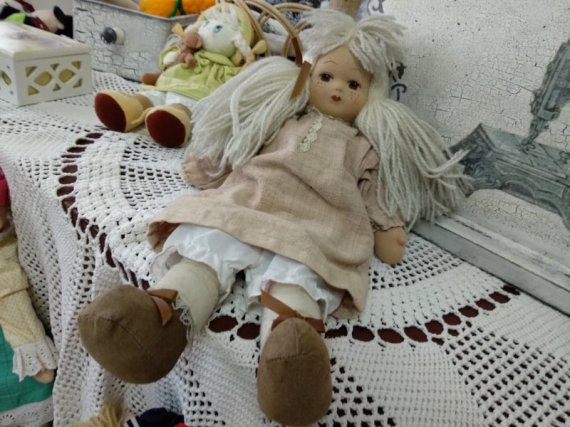 Колекція тернополянки налічує понад 200 ляльок. Для них довелося виділити цілу кімнату вдома.  