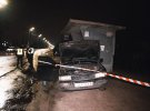 У Києві зіткнулися автомобілі Ford і Audi. Останній відкинуло у автобусну зупинку. Постраждали 3 жінки, які були в салоні