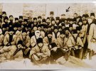 Старший брат Івана Приймака Василь Бойко стоїть у верхньому ряду праворуч (у кашкеті) на зібранні товариства ”Просвіта” в селі Цапівці. У нижньому ряду також його батько. Фото зроблено під час польської окупації Західної України