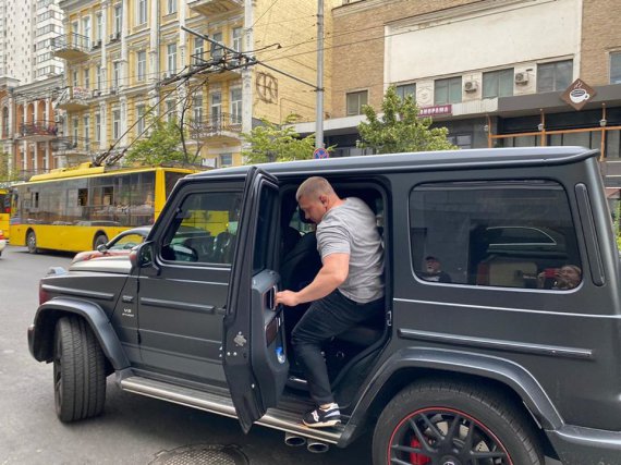 Колишня в.о.  міністра охорони здоров'я  Уляна Супрун повідомила, що невідомий чоловік намагався налякати її біля її будинку. Вона встигла сфотографувати авт