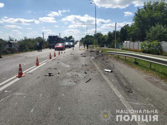 На автодорозі Київ-Чоп зіткнулися KIA Magentis і ЗІЛ-133. Обидва водії загинули