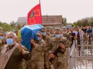 На Днепропетровщине попрощались с бойцом, который подорвался на Донбассе