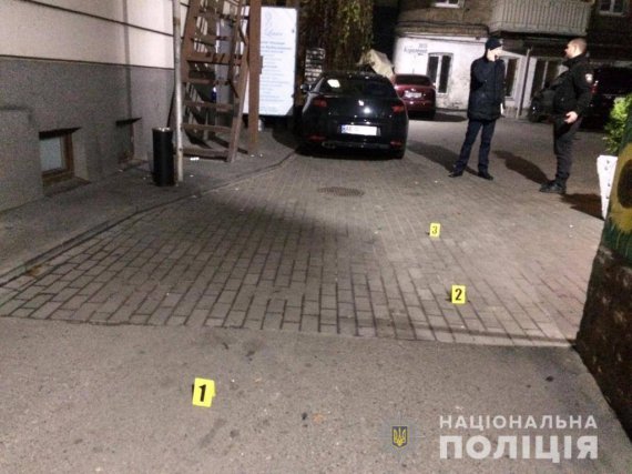 У Дніпрі біля кафе, яке працювало попри локдаун, сталася бійка зі стріляниною. Є поранені
