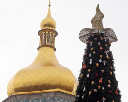 Головна ялинка України: у Зеленського розкритикували зняття капелюха з головної ялинки | Новини на Gazeta.ua