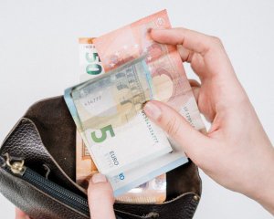 Украинцы отдают на содержание государства половину доходов