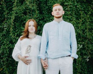 "Довго вибачався". Актор серіалу "Перші ластівки. Zалежні" розповів, як ледь не зірвав освідчення