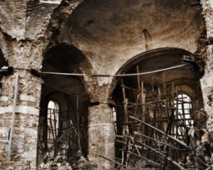 В древней синагоги обрушилась крыша