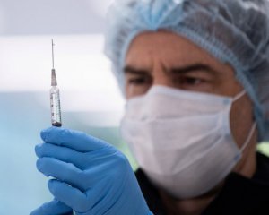 Влада планує облаштувати пункти вакцинації в метро й на залізничному вокзалі