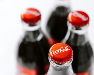 Футболістів попросили не прибирати спонсорські пляшки на Євро-2020
