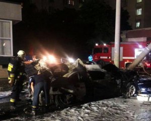 Люди выбегали из горящего автомобиля - в Днепре ночью произошла жуткая авария