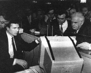 28 лет назад Нацбанк провел первые электронные платежи
