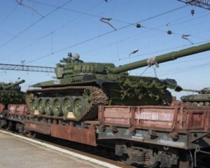 Окупанти масово перекидають військову техніку на Схід України