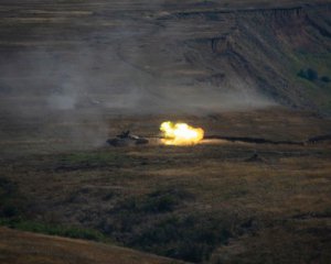 На Донбасі важко поранили українського воїна