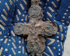 У Софії Київський знайшли давній хрест