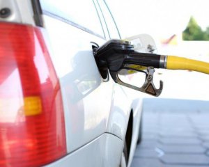 Бензин подешевеет: обновили предельную стоимость топлива для АЗС