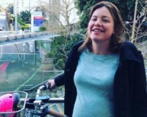 Депутатка, у якої почалися перейми, поїхала народжувати до лікарні на велосипеді