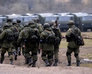 Росія продовжує стягувати війська до кордону з Україною - США