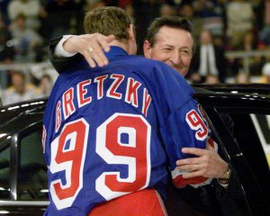 Разговаривал по-украински. Уейн Гретцки первым в НХЛ набрал 3000 очков