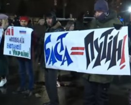 "Баста = Путін": фанатів російського репера у Києві зустрічали коридором ганьби