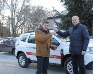 Біланівський ГЗК подарував автомобіль для амбулаторії Новогалещинської територіальної громади