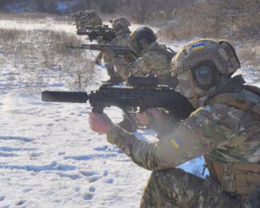 Вооруженные украинские разведчики окружили админграницу с оккупированным Крымом