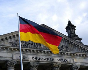 У Німеччині відповіли на заклик українського посла почати постачати зброю