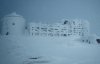 Мороз и туман: показали заснеженную вершину Карпат в -20℃